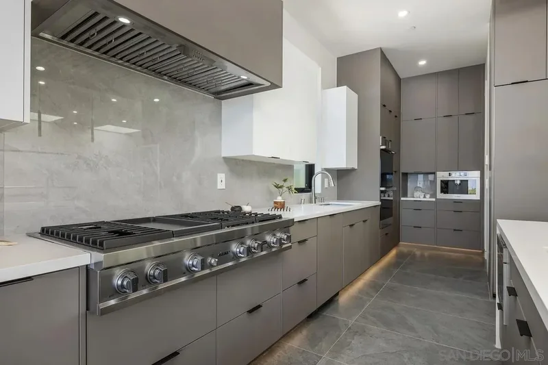 147 S Rios Ave, Solana Beach, California, United States. - Photo 3