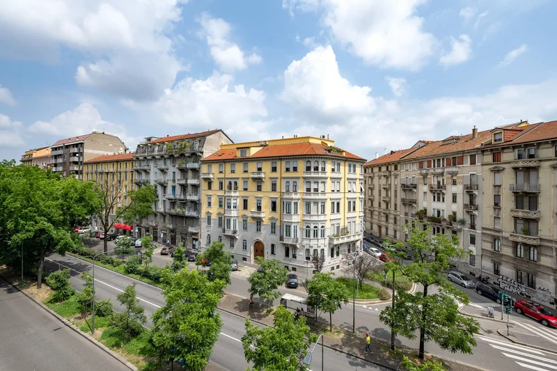 Exclusive renovated three-room apartment in Milano Città Studi