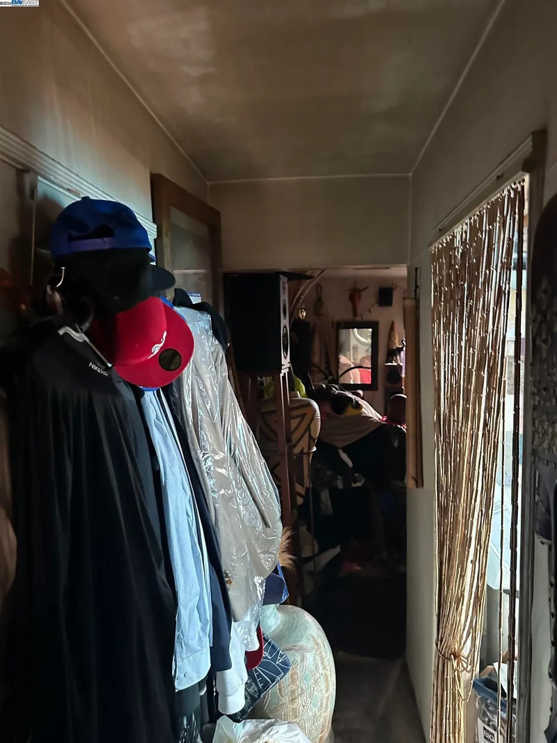 5659 Telegraph Ave, Oakland, California, United States. - Photo 33