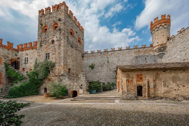 Montalto Dora, Italy. - Photo 8