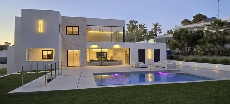 SANTA PONSA: ELEGANT LUXURY VILLA IN A PREMIUM LOCATION