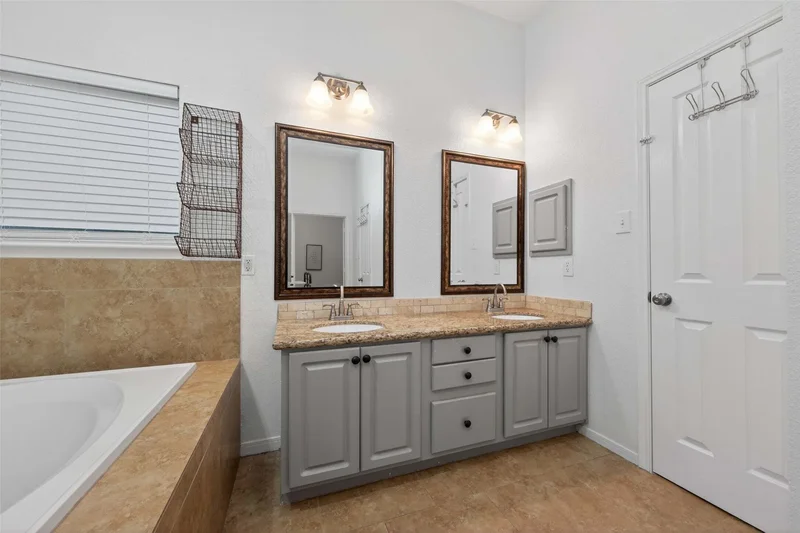 42 W Gaslight Place, The Woodlands, TX 77382, The Woodlands, Texas, United States. - Photo 27