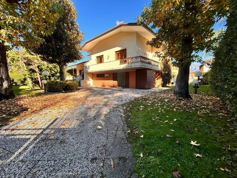 Forte dei Marmi, Tuscany, Italy. - Photo 23