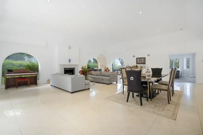 Fan Court, Longcross, Chobham, England, United Kingdom. - Photo 11