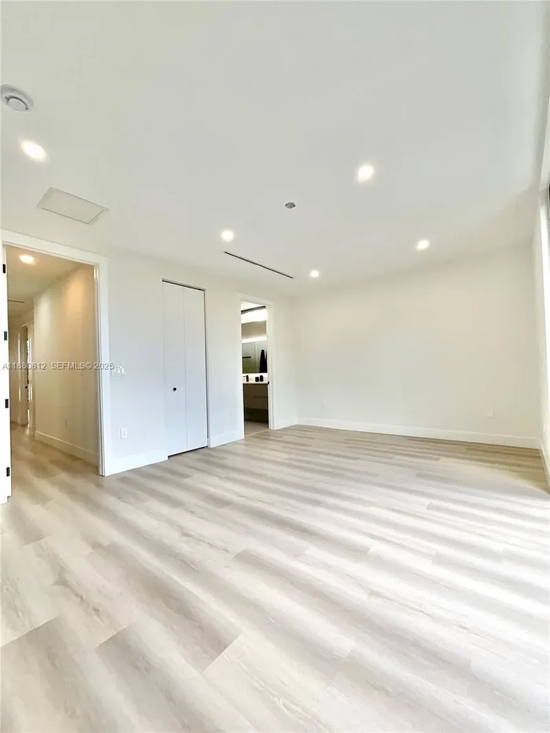 536 NW 48th St, Miami, Florida, United States. - Photo 11