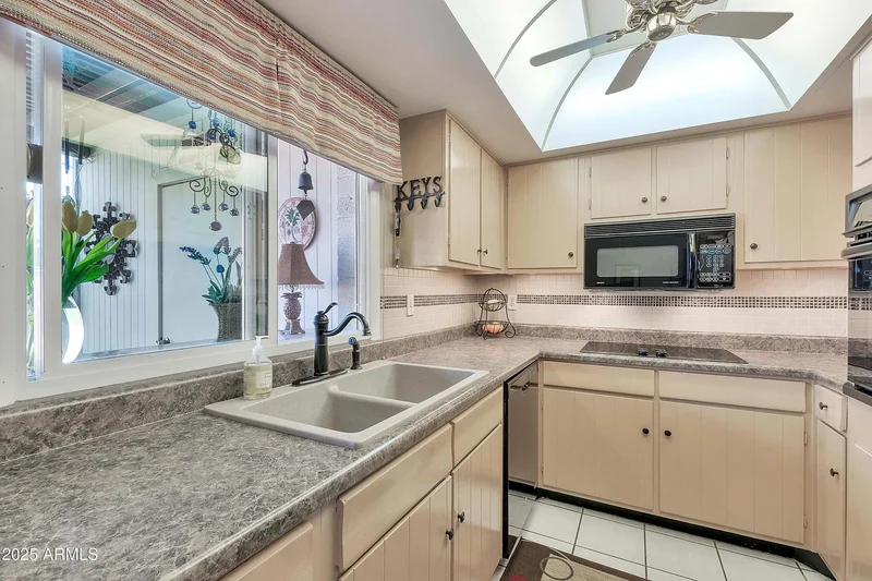 8230 E Valley Vista Drive, Scottsdale, AZ 85250, Scottsdale, Arizona, United States. - Photo 25