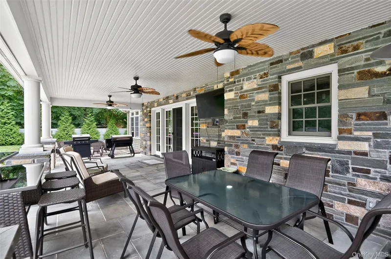 23 Gloria Lane, Huntington, NY 11743, Halesite, New York, United States. - Photo 10