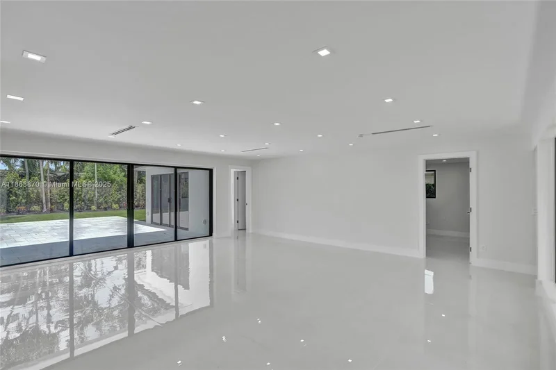 1931 NE 186th Dr, North Miami Beach, Florida, United States. - Photo 11