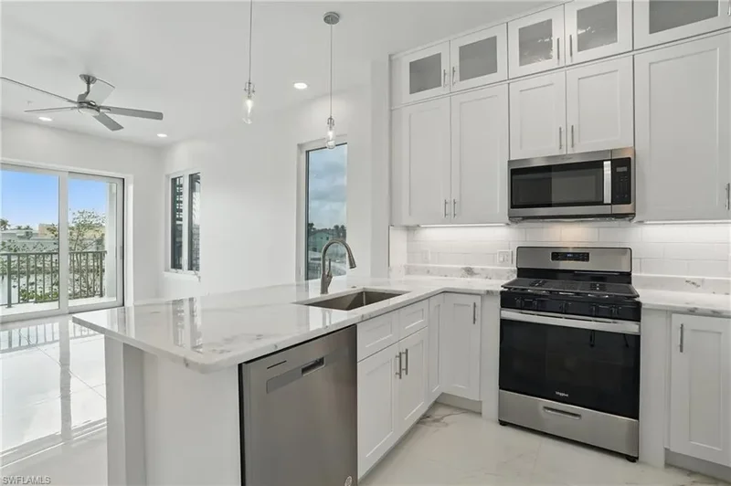 855 Lagoon ST, Fort Myers Beach, Florida, United States. - Photo 32