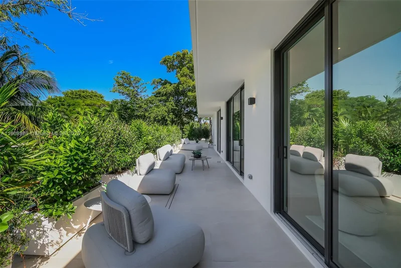 1661 Onaway Dr, Miami, Florida, United States. - Photo 23