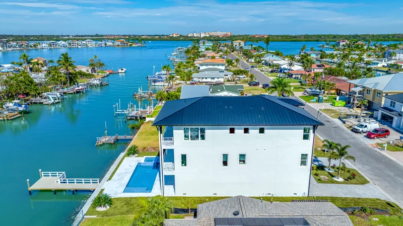534 Crystal Dr, Madeira Beach, FL 33708, Madeira Beach, Florida, United States. - Photo 4