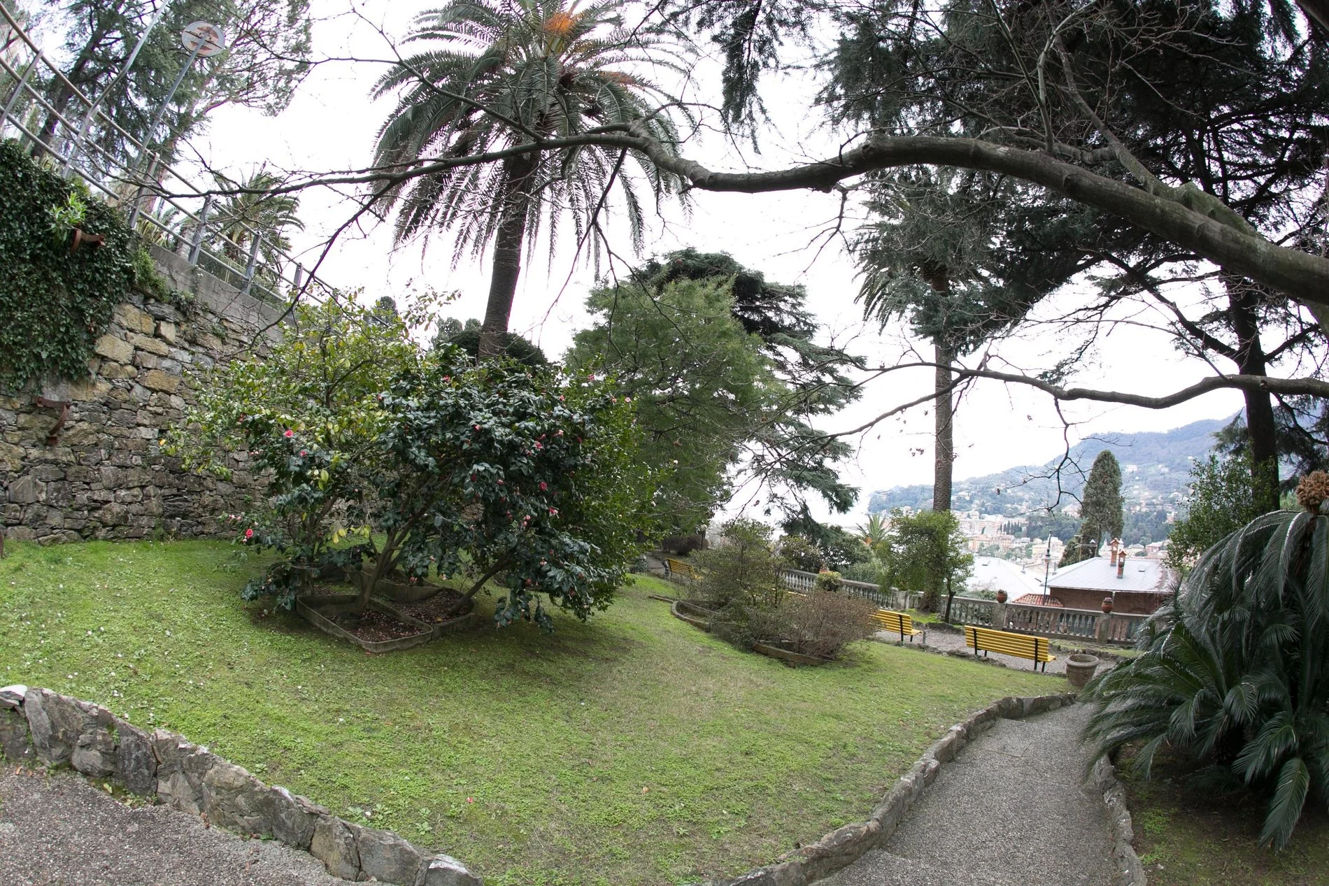 Exterior photo 4