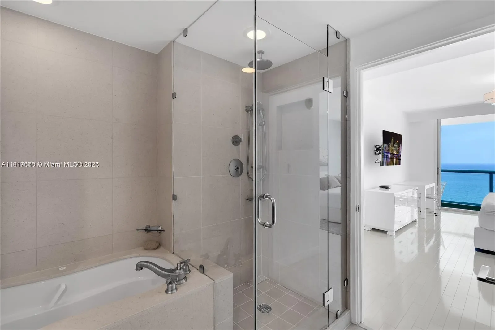 6799 Collins Ave 1602, Miami Beach, Florida, United States. - Photo 23