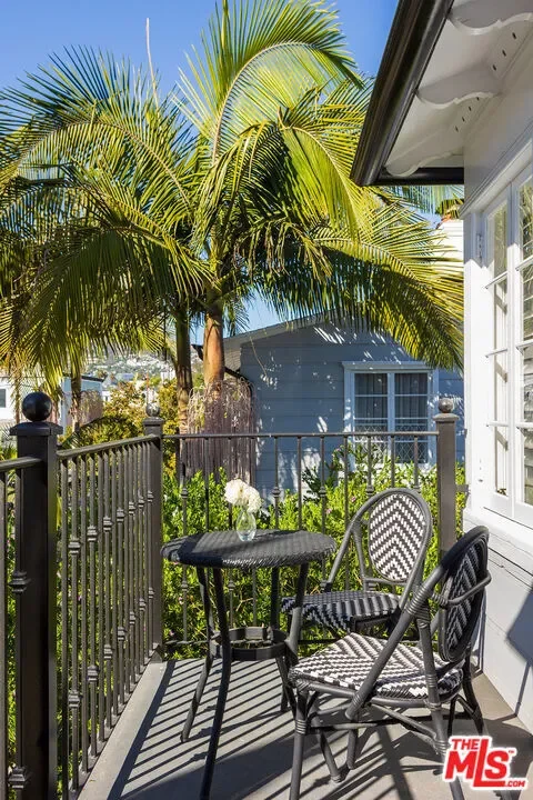 118 1/2 N Flores Street, West Hollywood, California, United States. - Photo 14