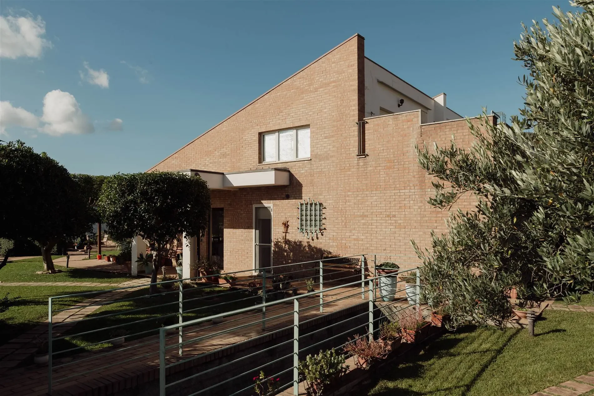 Exterior photo 11