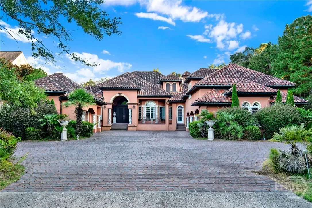 Exterior photo 2