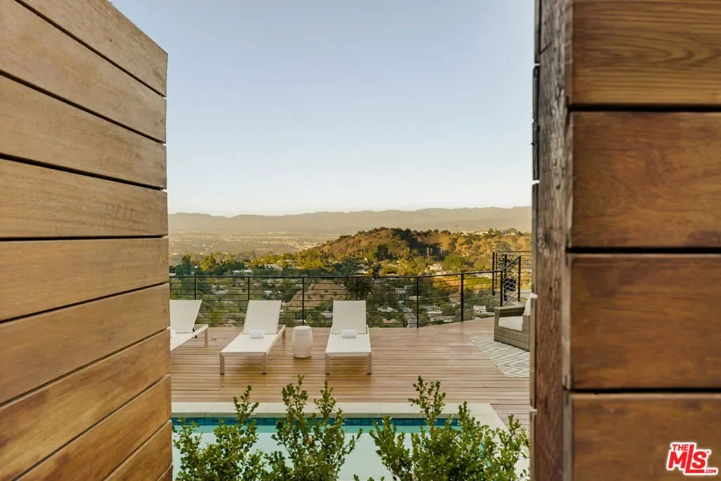 8620 Skyline Drive, Los Angeles, California, United States. - Photo 22