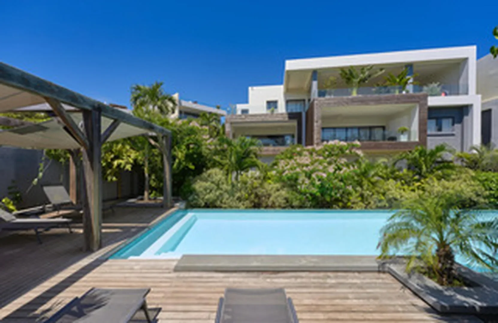 Exterior photo 2
