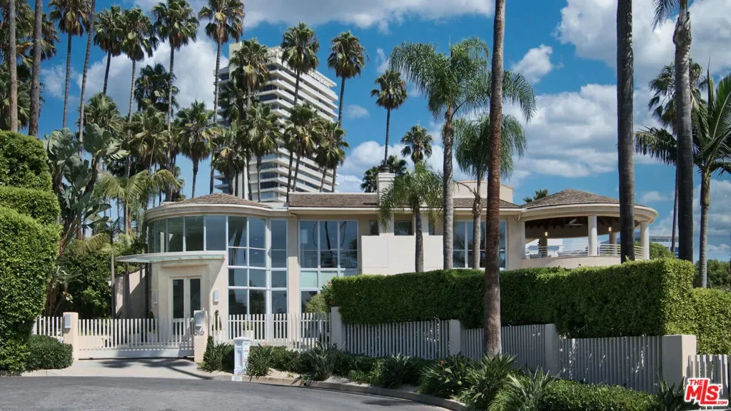 816 Monte Leon Drive, Beverly Hills, California, United States. - Photo 28