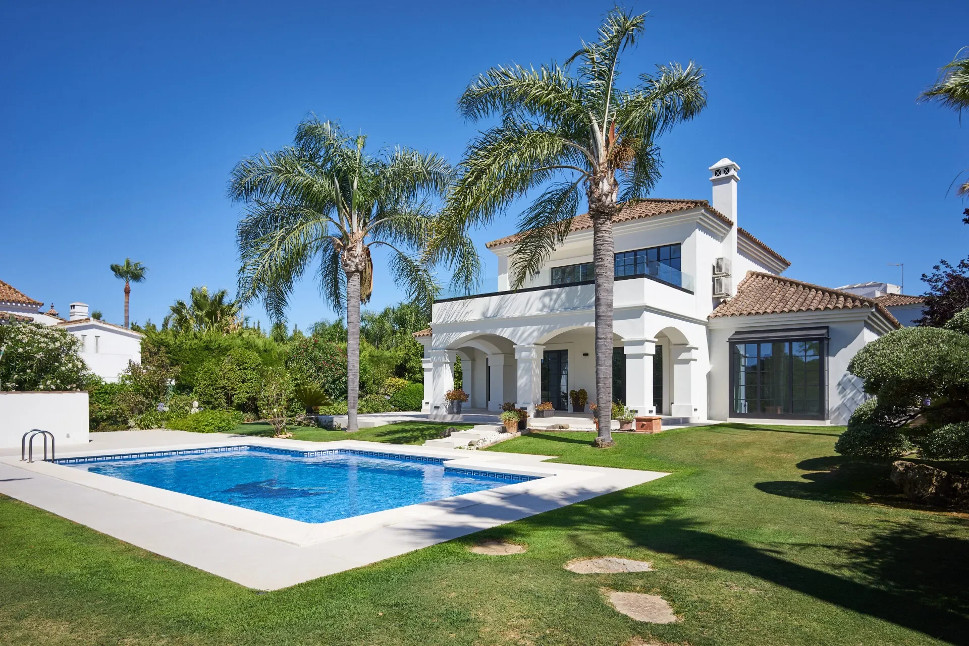 Exterior photo 5