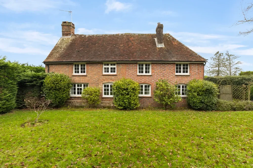 Exterior photo 3