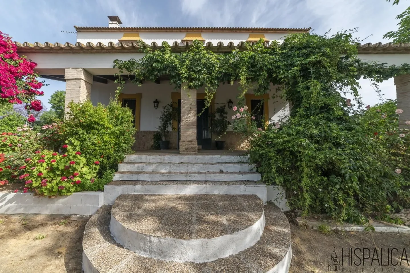 Exterior photo 7