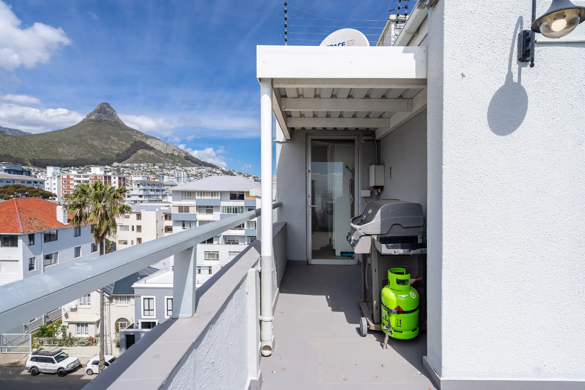 Exterior photo 10