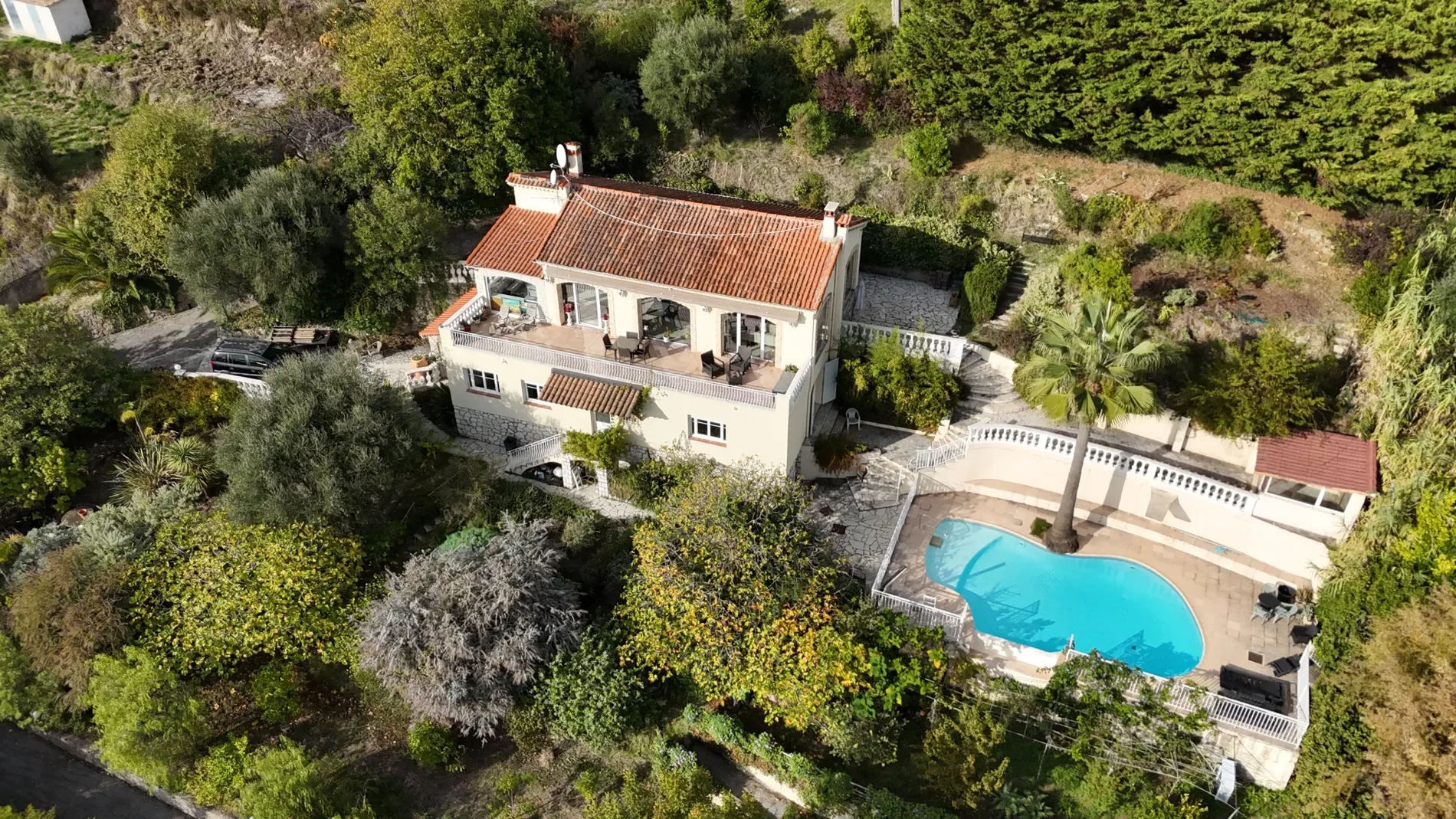 Exterior photo 4