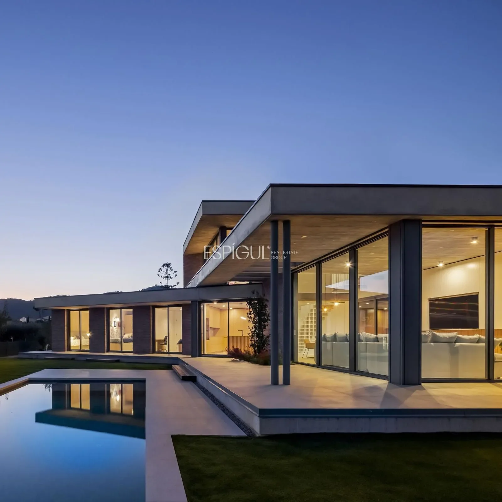Exterior photo 4