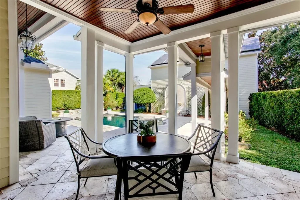 Exterior photo 8