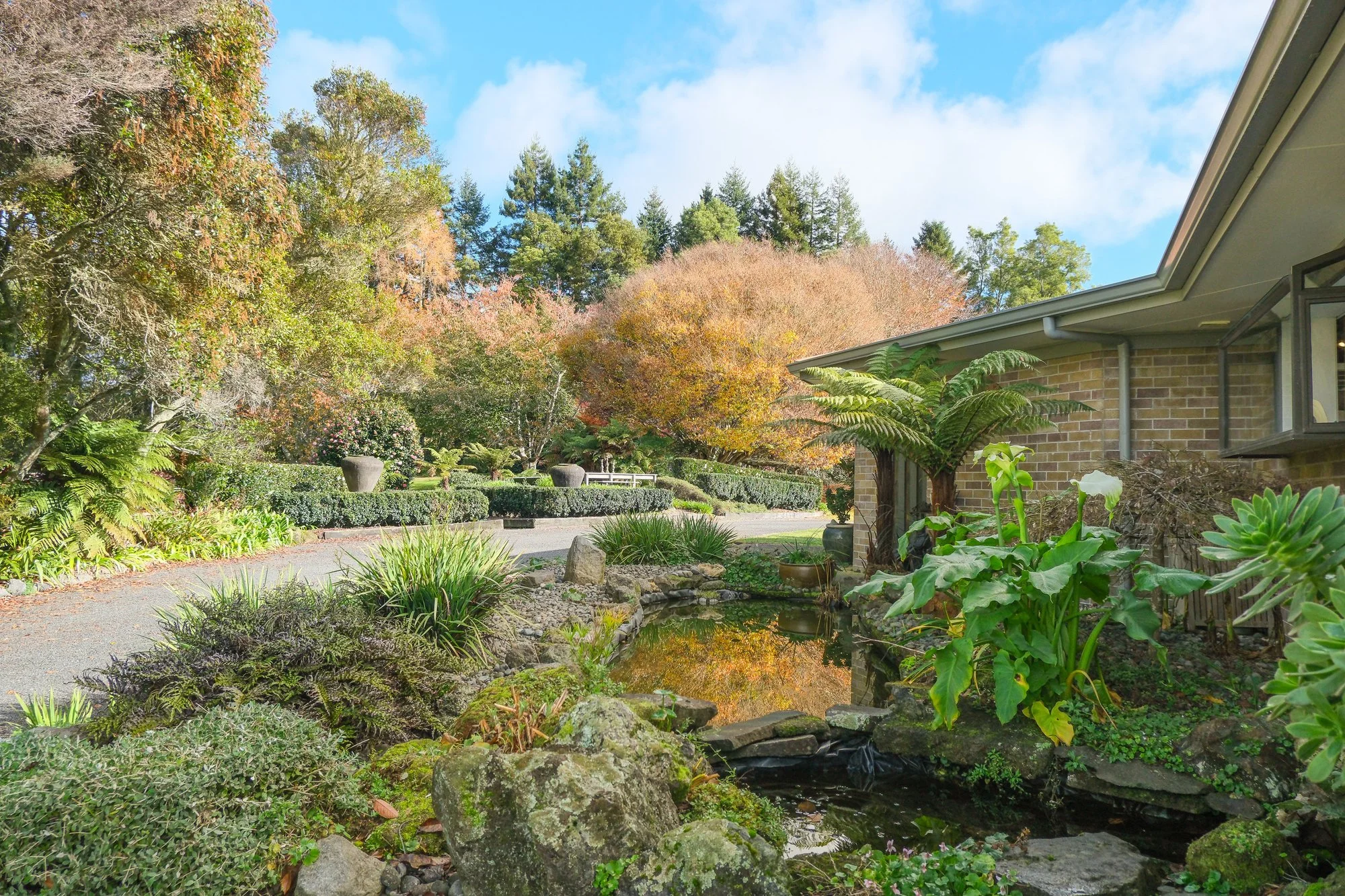 Exterior photo 5