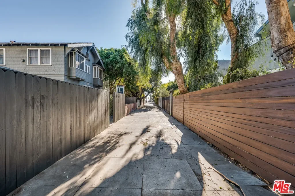 24 20th Avenue, Los Angeles, California, United States. - Photo 12