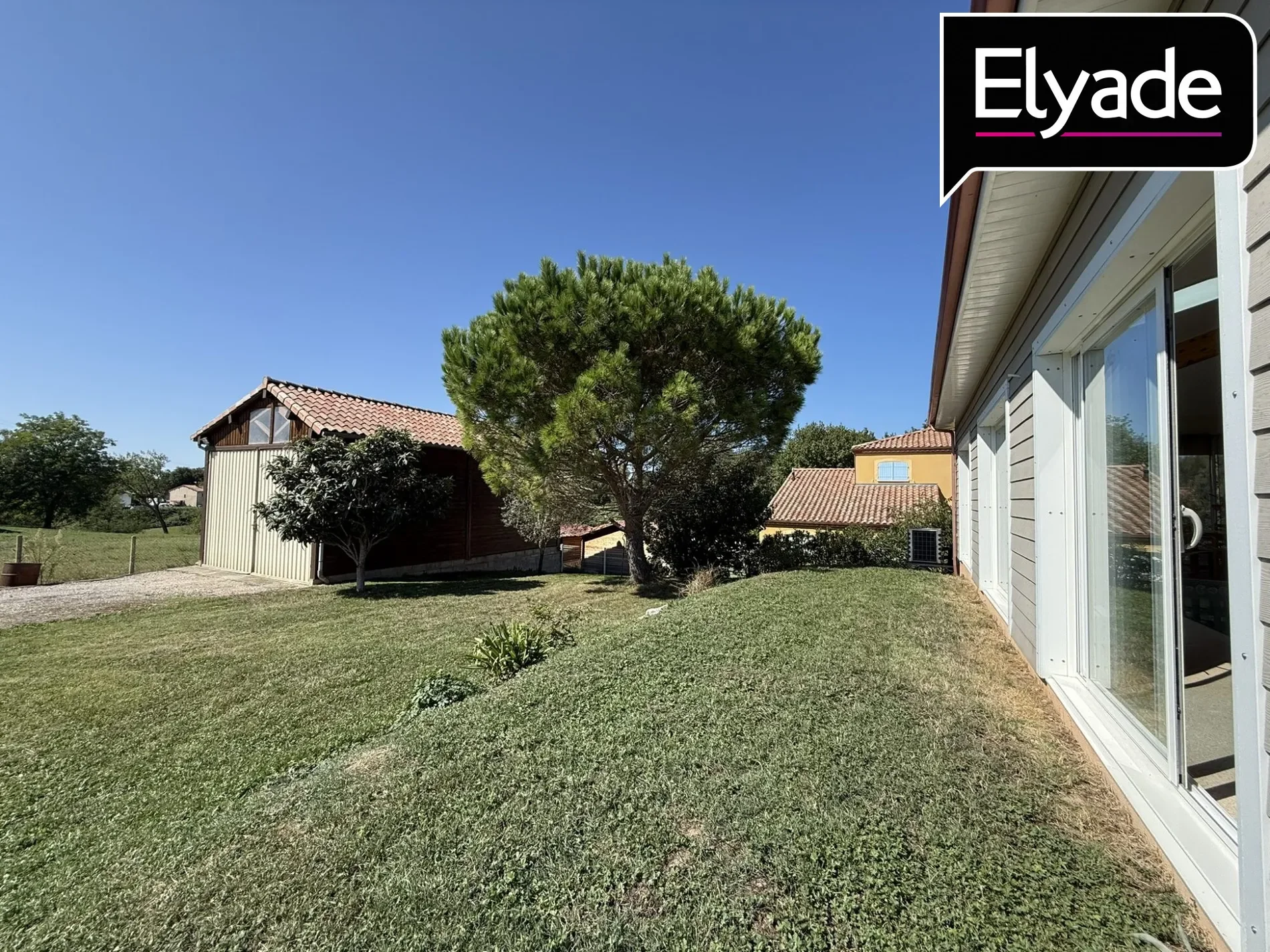 Exterior photo 4