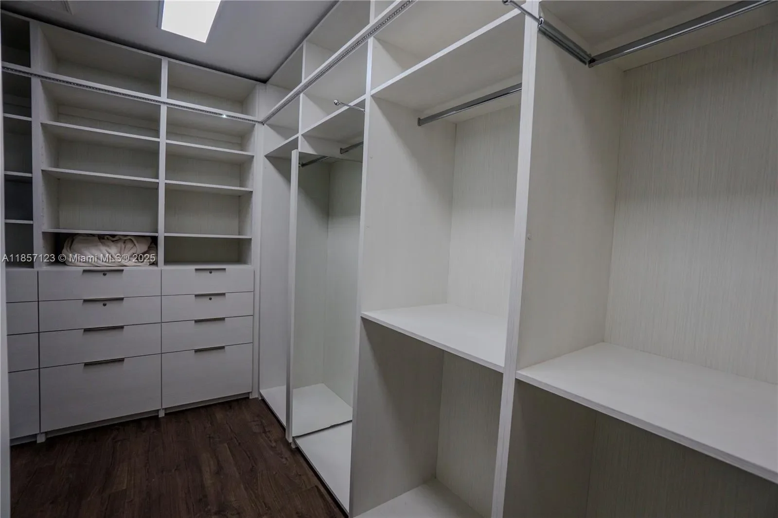 822 Meridian Ln, Hollywood, Florida, United States. - Photo 9