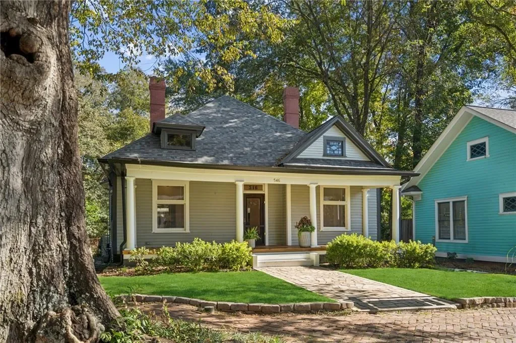 Exterior photo 2