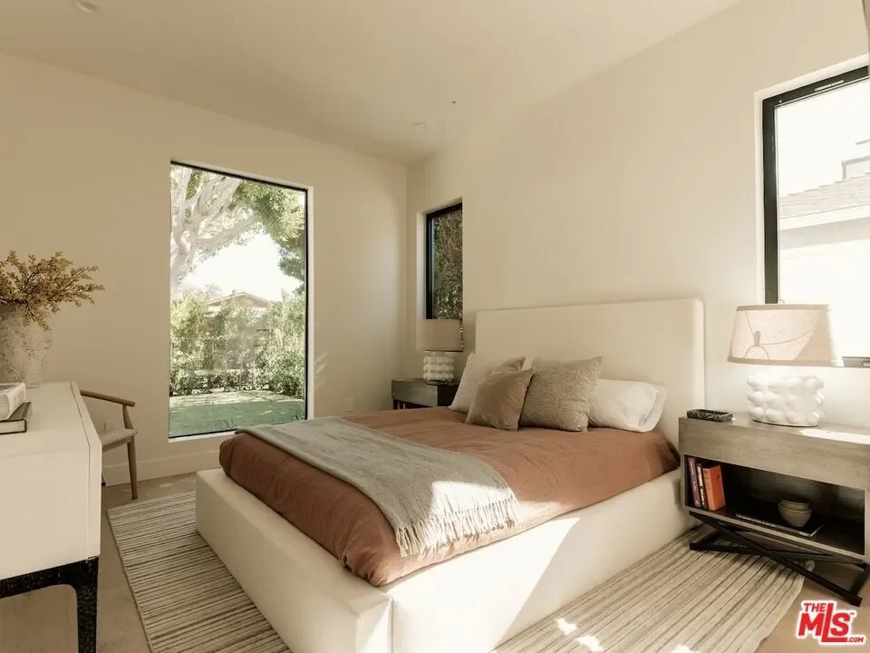 3629 Rosewood Avenue, Los Angeles, California, United States. - Photo 31