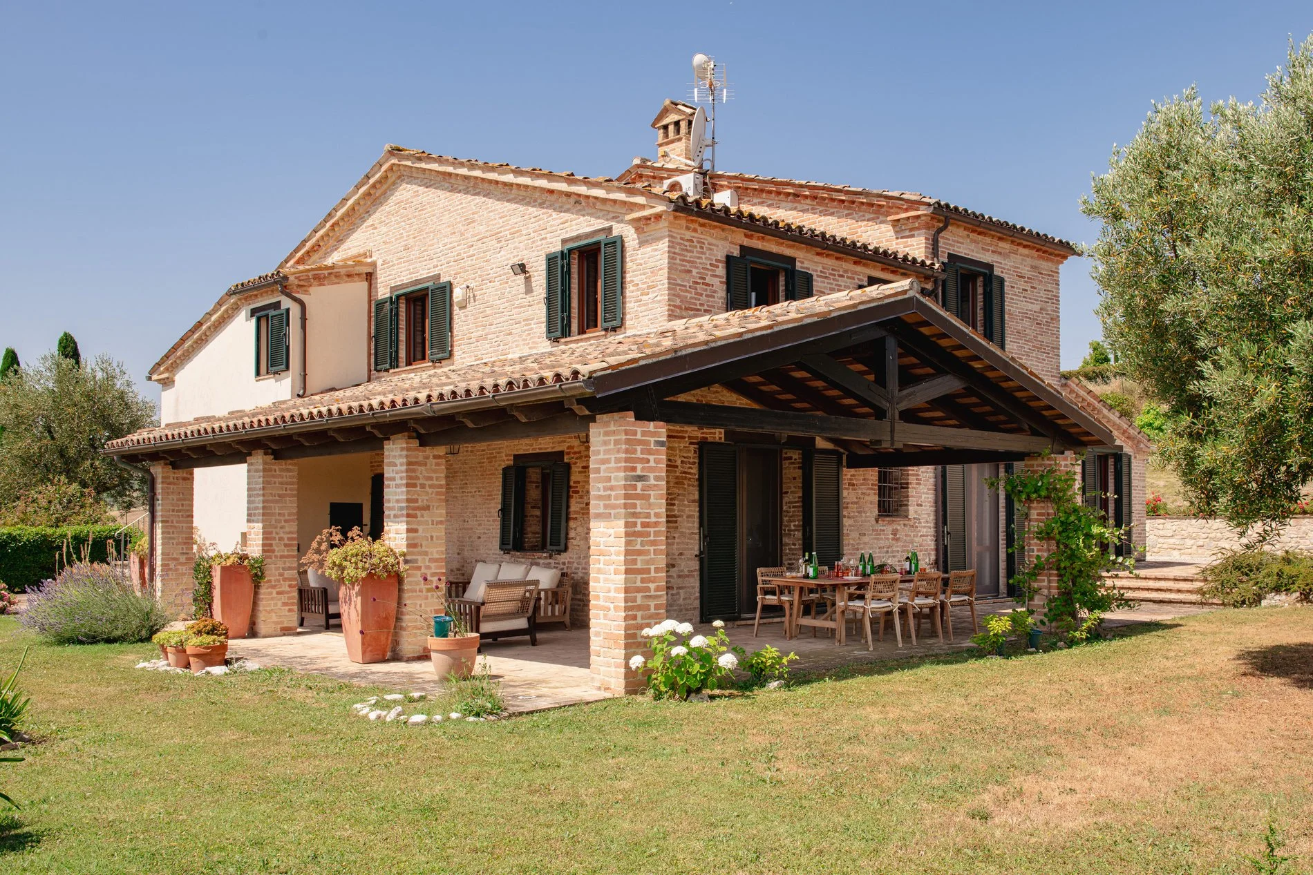 Exterior photo 7