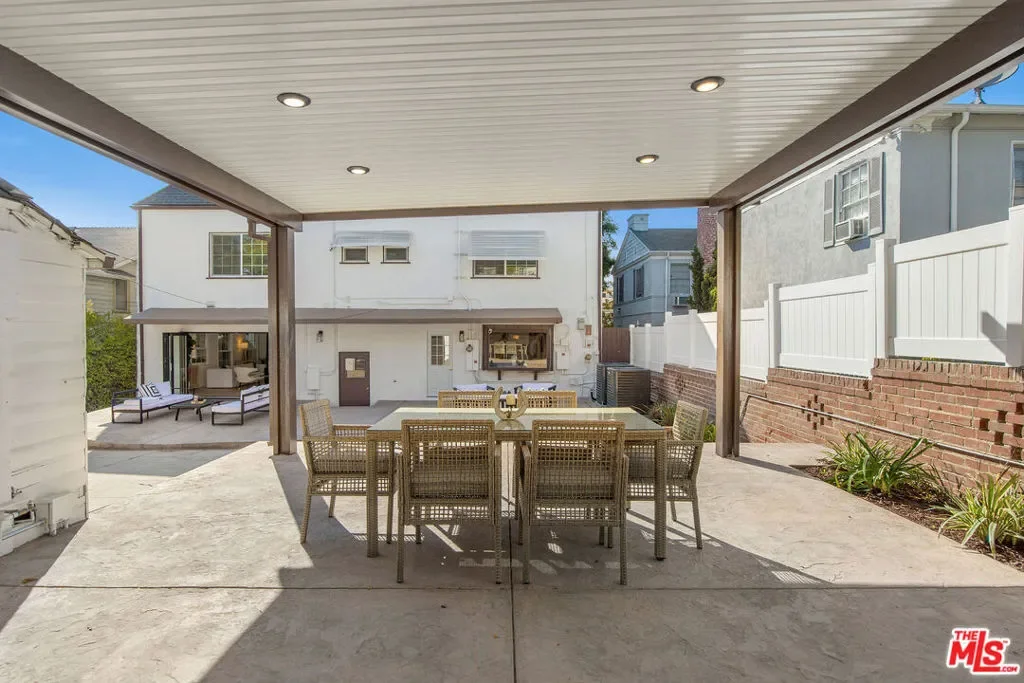 832 S Plymouth Boulevard, Los Angeles, California, United States. - Photo 27