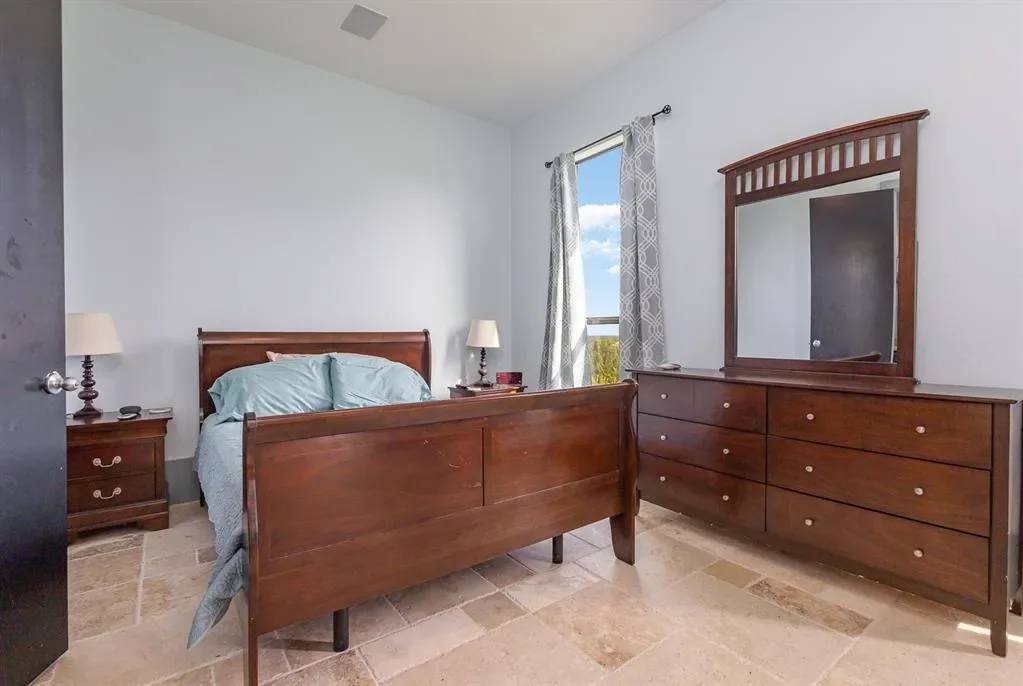 1031 Mallard Pointe Drive, Grand Prairie, Texas, United States. - Photo 27