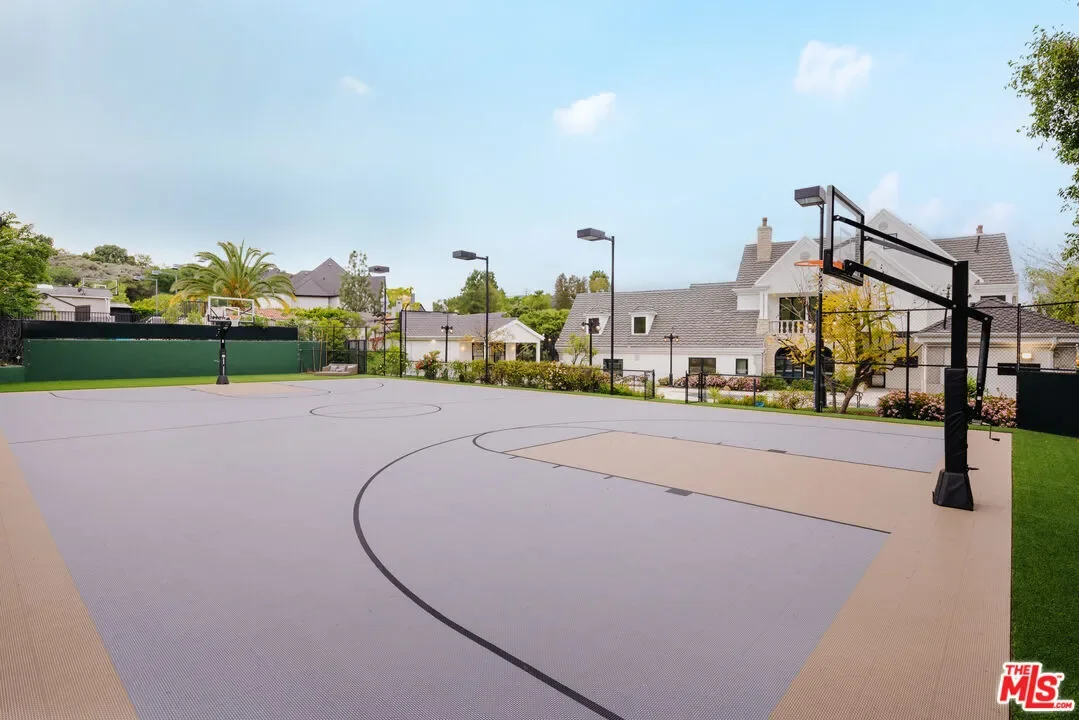20608 Chatsboro Dr, Los Angeles, California, United States. - Photo 17