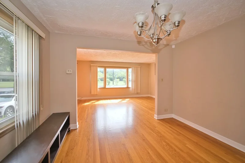 6522 N Spaulding Avenue, Lincolnwood, IL 60712, Lincolnwood, Illinois, United States. - Photo 6