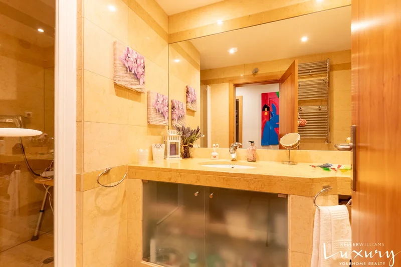 Apartamento T4, prestigiado condomínio, piscina aquecida, vista deslumbrante Mar, Rio, Serra