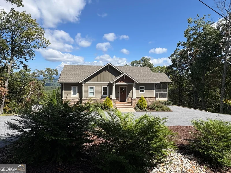 Single Family Residence in Lakemont