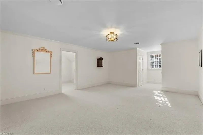 2 Saint Augustine Square, Greensboro, North Carolina, United States. - Photo 31