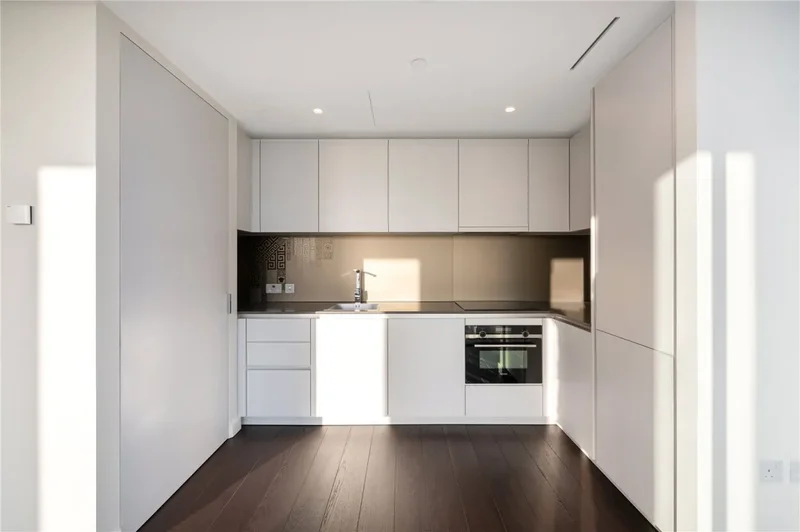 2 bed Upper Floor Flat for Sale in SW8