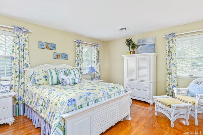1 Christa Court , Lake Grove, NY 11755, Lake Grove, New York, United States. - Photo 4