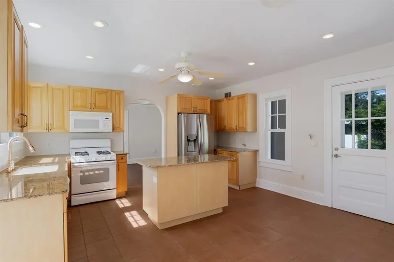 455 Acacia Drive, Sarasota, FL 34234, Sarasota, Florida, United States. - Photo 48