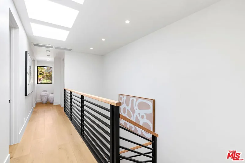 2565 Patricia Avenue, Los Angeles, California, United States. - Photo 22