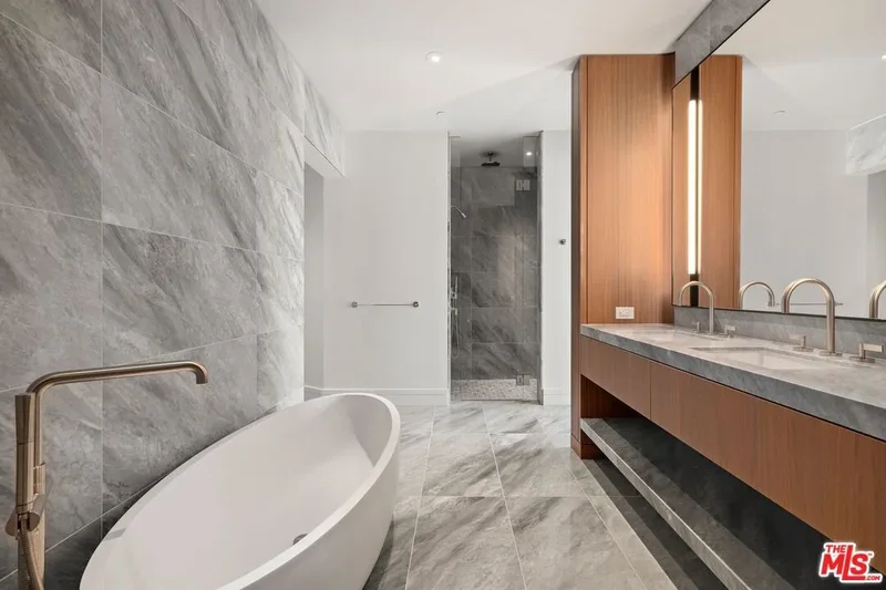 211 W Elm Ct #6E, Los Angeles, California, United States. - Photo 3
