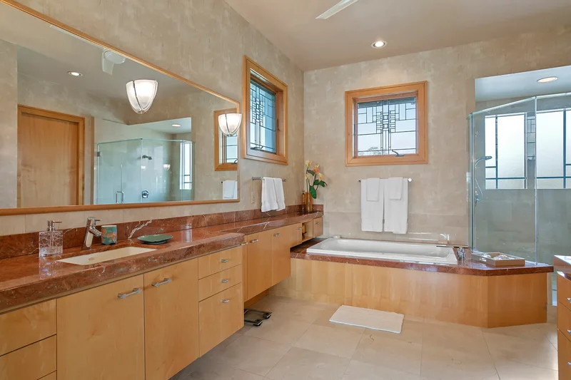 950 Monterey Point NE, St Petersburg, FL 33704, St. Petersburg, Florida, United States. - Photo 27